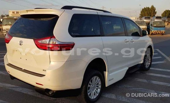 Sayi Imported Toyota Sienna White Mota in Import - Dubai a estuary Sayi Imported Toyota Sienna White Mota in Import - Dubai a estuary