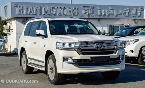 Acheter Import Voiture Toyota Land Cruiser Blanc à Import - Dubai, Estuaire Acheter Import Voiture Toyota Land Cruiser Blanc à Import - Dubai, Estuaire