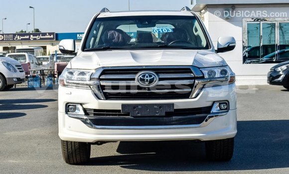 Acheter Import Voiture Toyota Land Cruiser Blanc à Import - Dubai, Estuaire Acheter Import Voiture Toyota Land Cruiser Blanc à Import - Dubai, Estuaire