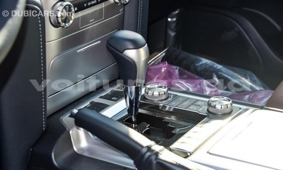 Acheter Import Voiture Toyota Land Cruiser Blanc à Import - Dubai, Estuaire Acheter Import Voiture Toyota Land Cruiser Blanc à Import - Dubai, Estuaire