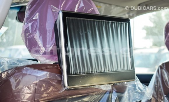 Acheter Import Voiture Toyota Land Cruiser Blanc à Import - Dubai, Estuaire Acheter Import Voiture Toyota Land Cruiser Blanc à Import - Dubai, Estuaire