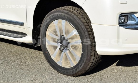 Acheter Import Voiture Toyota Land Cruiser Blanc à Import - Dubai, Estuaire Acheter Import Voiture Toyota Land Cruiser Blanc à Import - Dubai, Estuaire