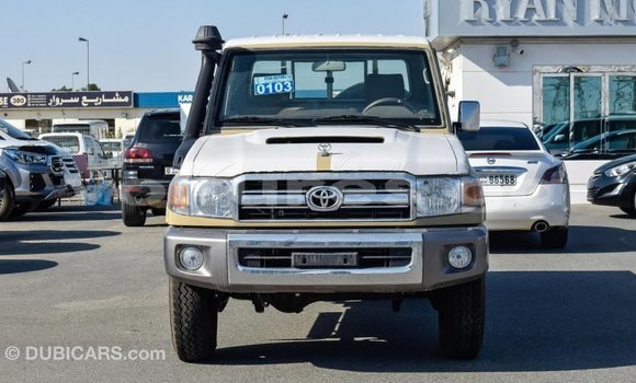 Acheter Import Voiture Toyota Land Cruiser Beige à Import - Dubai, Estuaire Acheter Import Voiture Toyota Land Cruiser Beige à Import - Dubai, Estuaire