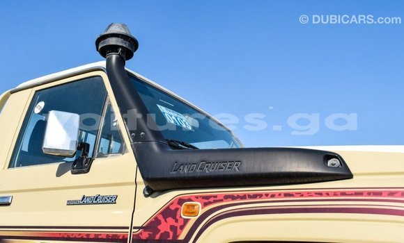 Acheter Import Voiture Toyota Land Cruiser Beige à Import - Dubai, Estuaire Acheter Import Voiture Toyota Land Cruiser Beige à Import - Dubai, Estuaire