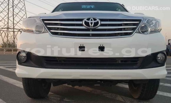 Acheter Import Voiture Toyota Fortuner Blanc à Import - Dubai, Estuaire Acheter Import Voiture Toyota Fortuner Blanc à Import - Dubai, Estuaire