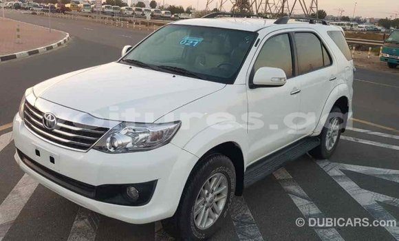 Acheter Import Voiture Toyota Fortuner Blanc à Import - Dubai, Estuaire Acheter Import Voiture Toyota Fortuner Blanc à Import - Dubai, Estuaire
