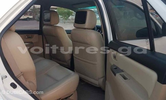 Acheter Import Voiture Toyota Fortuner Blanc à Import - Dubai, Estuaire Acheter Import Voiture Toyota Fortuner Blanc à Import - Dubai, Estuaire
