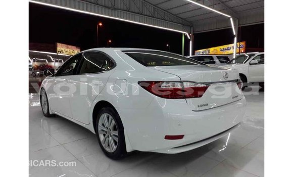 Acheter Import Voiture Lexus ES Blanc à Import - Dubai, Estuaire Acheter Import Voiture Lexus ES Blanc à Import - Dubai, Estuaire