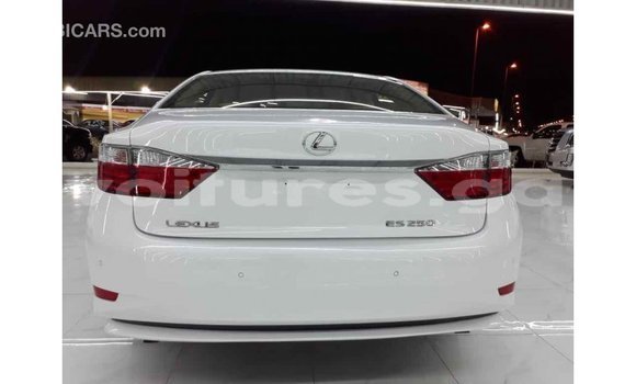 Acheter Import Voiture Lexus ES Blanc à Import - Dubai, Estuaire Acheter Import Voiture Lexus ES Blanc à Import - Dubai, Estuaire