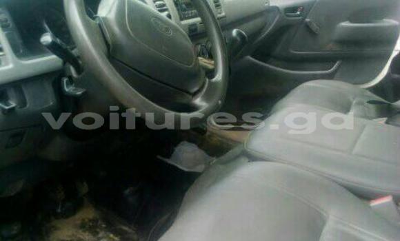 Sayi Na hannu Toyota Hiace White Mota in Libreville a estuary Sayi Na hannu Toyota Hiace White Mota in Libreville a estuary