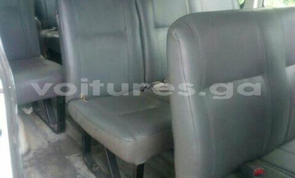 Sayi Na hannu Toyota Hiace White Mota in Libreville a estuary Sayi Na hannu Toyota Hiace White Mota in Libreville a estuary