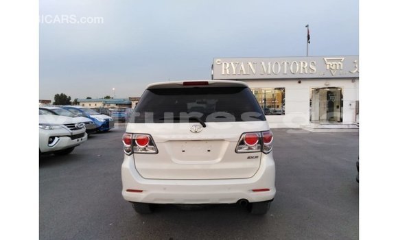 Acheter Import Voiture Toyota Fortuner Blanc à Import - Dubai, Estuaire Acheter Import Voiture Toyota Fortuner Blanc à Import - Dubai, Estuaire