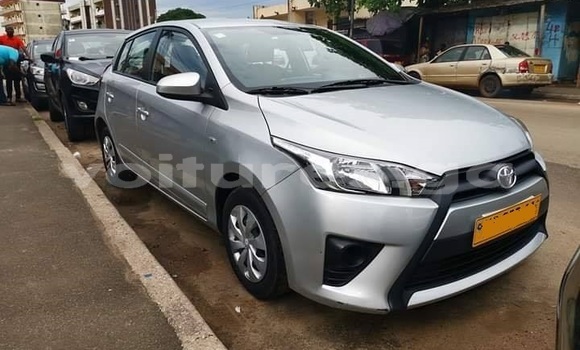 Sayi Na hannu Toyota Yaris Azurfa Mota in Libreville a estuary Sayi Na hannu Toyota Yaris Azurfa Mota in Libreville a estuary