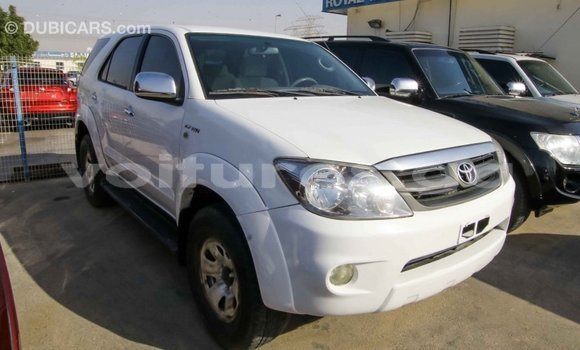 Acheter Import Voiture Toyota Fortuner Blanc à Import - Dubai, Estuaire Acheter Import Voiture Toyota Fortuner Blanc à Import - Dubai, Estuaire