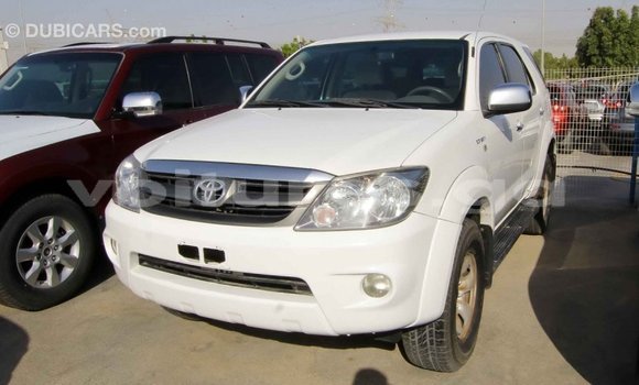 Acheter Import Voiture Toyota Fortuner Blanc à Import - Dubai, Estuaire Acheter Import Voiture Toyota Fortuner Blanc à Import - Dubai, Estuaire