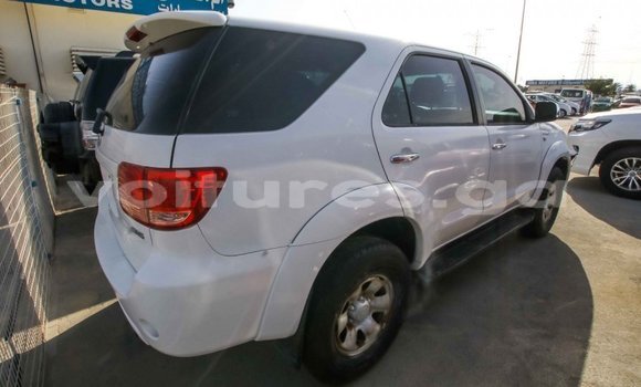 Acheter Import Voiture Toyota Fortuner Blanc à Import - Dubai, Estuaire Acheter Import Voiture Toyota Fortuner Blanc à Import - Dubai, Estuaire
