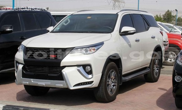 Acheter Import Voiture Toyota Fortuner Blanc à Import - Dubai, Estuaire Acheter Import Voiture Toyota Fortuner Blanc à Import - Dubai, Estuaire