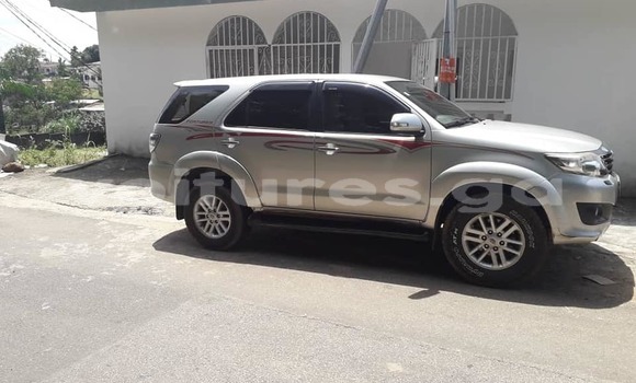 Acheter Occasion Voiture Toyota Fortuner Gris à Lastoursville, Ogooue-Lolo Acheter Occasion Voiture Toyota Fortuner Gris à Lastoursville, Ogooue-Lolo