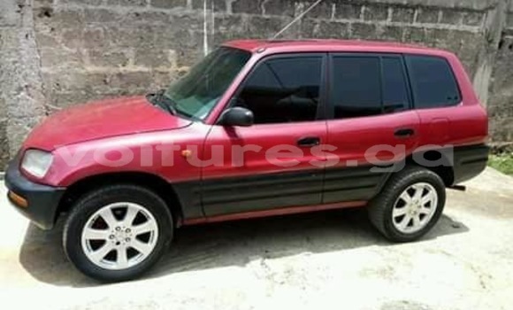 Acheter Occasion Voiture Toyota RAV4 Rouge à Libreville, Estuaire Acheter Occasion Voiture Toyota RAV4 Rouge à Libreville, Estuaire