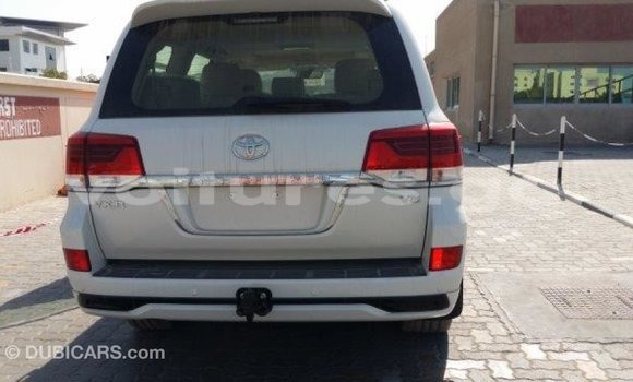 Buy Import Toyota Land Cruiser White Car in Import - Dubai in Estuary Buy Import Toyota Land Cruiser White Car in Import - Dubai in Estuary