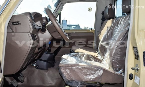 Acheter Import Voiture Toyota Land Cruiser Beige à Import - Dubai, Estuaire Acheter Import Voiture Toyota Land Cruiser Beige à Import - Dubai, Estuaire