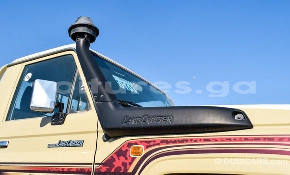 Acheter Import Voiture Toyota Land Cruiser Beige à Import - Dubai, Estuaire Acheter Import Voiture Toyota Land Cruiser Beige à Import - Dubai, Estuaire