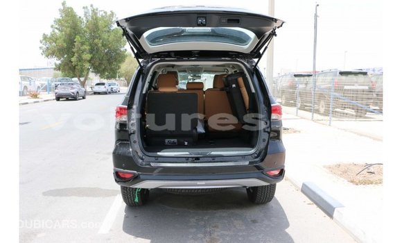 Acheter Import Voiture Toyota Fortuner Noir à Import - Dubai, Estuaire Acheter Import Voiture Toyota Fortuner Noir à Import - Dubai, Estuaire