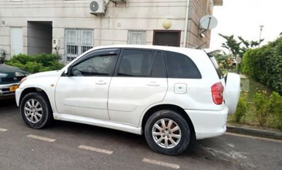 Acheter Occasion Voiture Toyota RAV4 Blanc à Libreville, Estuaire Acheter Occasion Voiture Toyota RAV4 Blanc à Libreville, Estuaire