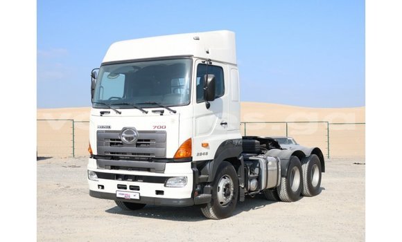 Acheter Import Utilitaire Hino 300 Series Blanc à Import - Dubai, Estuaire