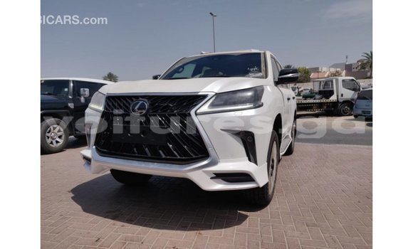 Acheter Import Voiture Lexus LX Blanc à Import - Dubai, Estuaire Acheter Import Voiture Lexus LX Blanc à Import - Dubai, Estuaire