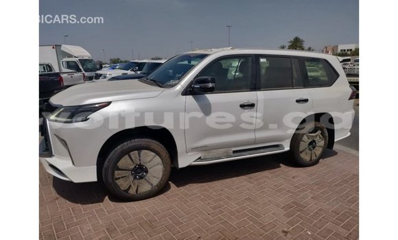 Acheter Import Voiture Lexus LX Blanc à Import - Dubai, Estuaire Acheter Import Voiture Lexus LX Blanc à Import - Dubai, Estuaire
