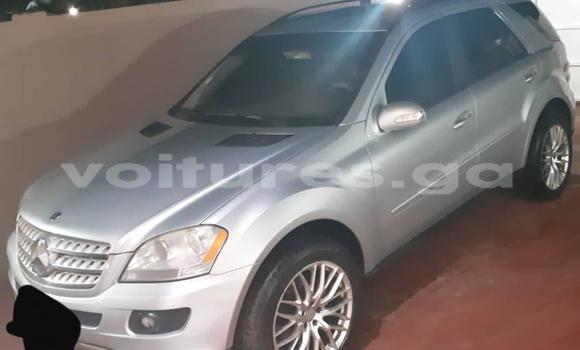 Sayi Na hannu Mercedes-Benz ML–Class Azurfa Mota in Libreville a estuary Sayi Na hannu Mercedes-Benz ML–Class Azurfa Mota in Libreville a estuary