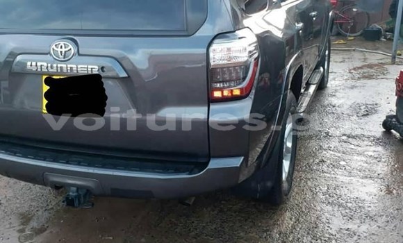 Sayi Na hannu Toyota 4Runner Black Mota in Libreville a estuary Sayi Na hannu Toyota 4Runner Black Mota in Libreville a estuary