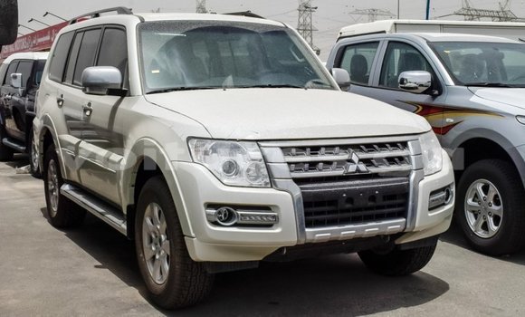 Acheter Import Voiture Mitsubishi Pajero Blanc à Import - Dubai, Estuaire Acheter Import Voiture Mitsubishi Pajero Blanc à Import - Dubai, Estuaire