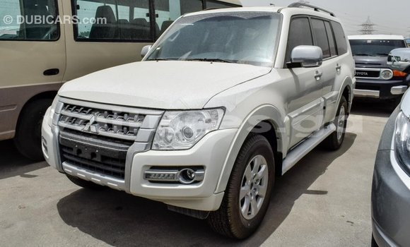 Acheter Import Voiture Mitsubishi Pajero Blanc à Import - Dubai, Estuaire Acheter Import Voiture Mitsubishi Pajero Blanc à Import - Dubai, Estuaire