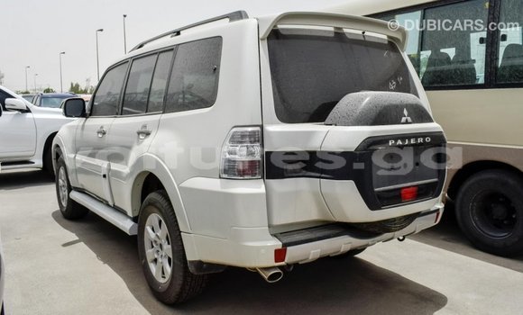 Acheter Import Voiture Mitsubishi Pajero Blanc à Import - Dubai, Estuaire Acheter Import Voiture Mitsubishi Pajero Blanc à Import - Dubai, Estuaire