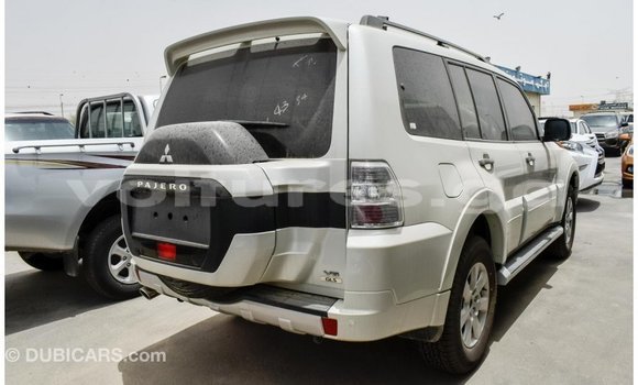 Acheter Import Voiture Mitsubishi Pajero Blanc à Import - Dubai, Estuaire Acheter Import Voiture Mitsubishi Pajero Blanc à Import - Dubai, Estuaire