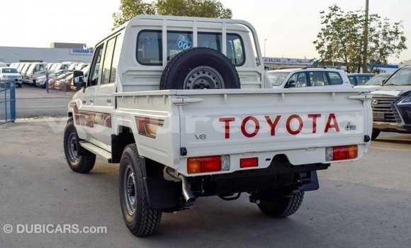 Acheter Import Voiture Toyota Land Cruiser Blanc à Import - Dubai, Estuaire Acheter Import Voiture Toyota Land Cruiser Blanc à Import - Dubai, Estuaire