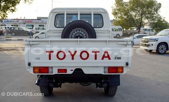 Acheter Import Voiture Toyota Land Cruiser Blanc à Import - Dubai, Estuaire Acheter Import Voiture Toyota Land Cruiser Blanc à Import - Dubai, Estuaire