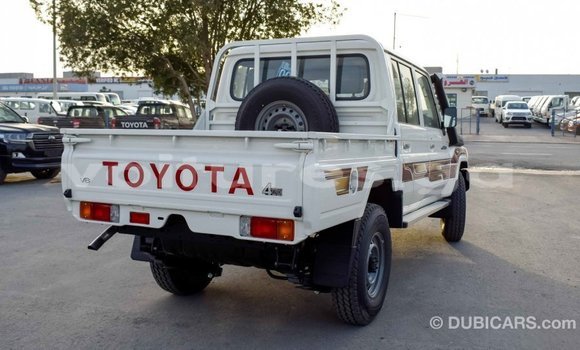 Acheter Import Voiture Toyota Land Cruiser Blanc à Import - Dubai, Estuaire Acheter Import Voiture Toyota Land Cruiser Blanc à Import - Dubai, Estuaire