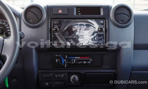 Acheter Import Voiture Toyota Land Cruiser Blanc à Import - Dubai, Estuaire Acheter Import Voiture Toyota Land Cruiser Blanc à Import - Dubai, Estuaire