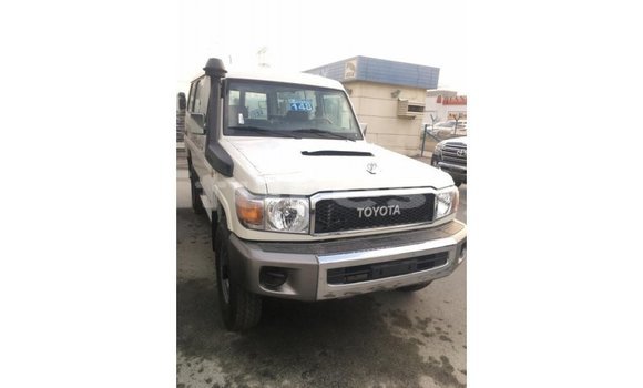 Buy Import Toyota Land Cruiser White Car in Import - Dubai in Estuary Buy Import Toyota Land Cruiser White Car in Import - Dubai in Estuary