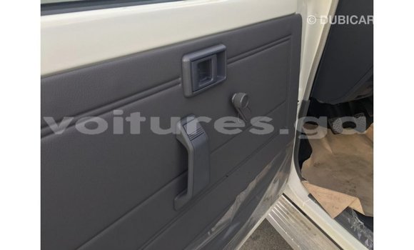 Buy Import Toyota Land Cruiser White Car in Import - Dubai in Estuary Buy Import Toyota Land Cruiser White Car in Import - Dubai in Estuary