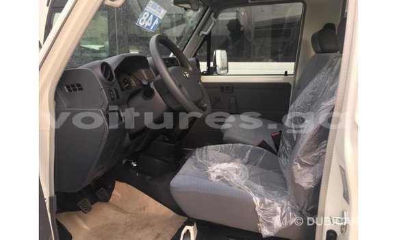 Buy Import Toyota Land Cruiser White Car in Import - Dubai in Estuary Buy Import Toyota Land Cruiser White Car in Import - Dubai in Estuary