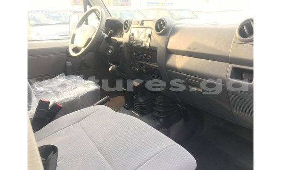 Buy Import Toyota Land Cruiser White Car in Import - Dubai in Estuary Buy Import Toyota Land Cruiser White Car in Import - Dubai in Estuary