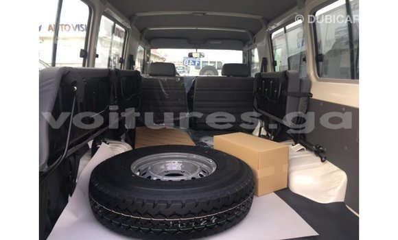 Buy Import Toyota Land Cruiser White Car in Import - Dubai in Estuary Buy Import Toyota Land Cruiser White Car in Import - Dubai in Estuary