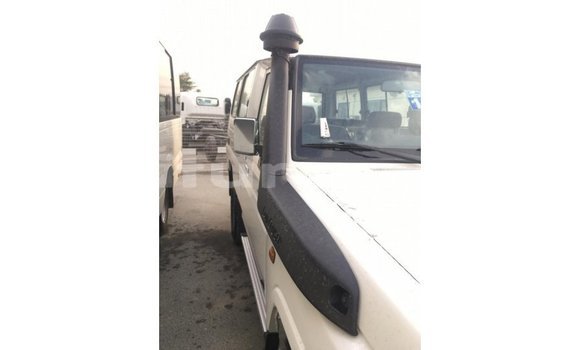 Buy Import Toyota Land Cruiser White Car in Import - Dubai in Estuary Buy Import Toyota Land Cruiser White Car in Import - Dubai in Estuary