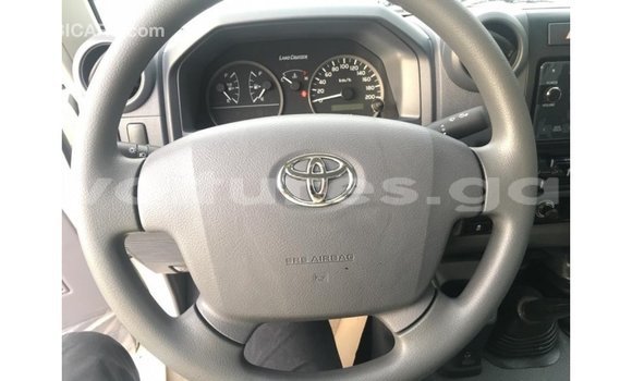 Buy Import Toyota Land Cruiser White Car in Import - Dubai in Estuary Buy Import Toyota Land Cruiser White Car in Import - Dubai in Estuary