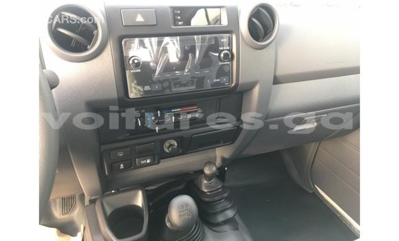 Buy Import Toyota Land Cruiser White Car in Import - Dubai in Estuary Buy Import Toyota Land Cruiser White Car in Import - Dubai in Estuary