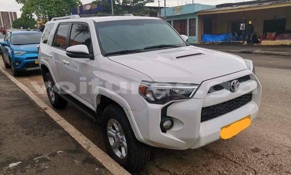 Sayi Na hannu Toyota 4Runner White Mota in Libreville a estuary Sayi Na hannu Toyota 4Runner White Mota in Libreville a estuary